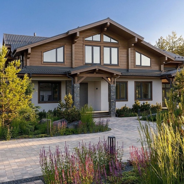 
                                Дом с мансардой: плюсы и минусы, важные нюансы, 5 готовых проектов профи, 108 фото                            