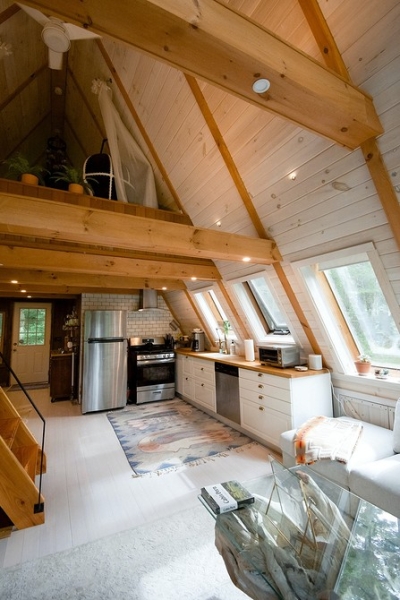 
                                Дом с мансардой: плюсы и минусы, важные нюансы, 5 готовых проектов профи, 108 фото                            