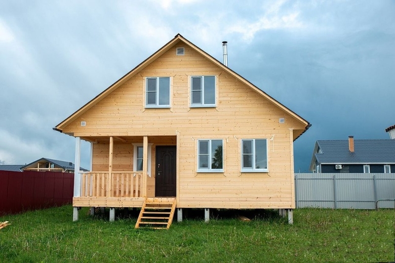 
                                Дом с мансардой: плюсы и минусы, важные нюансы, 5 готовых проектов профи, 108 фото                            