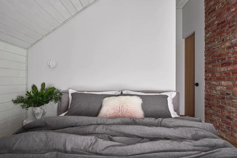 
                                Дом с мансардой: плюсы и минусы, важные нюансы, 5 готовых проектов профи, 108 фото                            