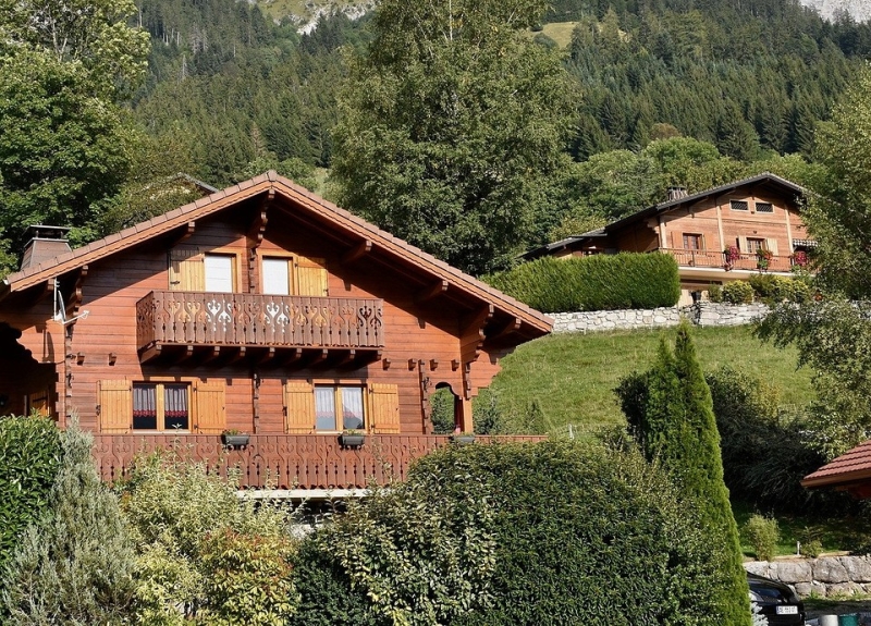 
                                Дом с мансардой: плюсы и минусы, важные нюансы, 5 готовых проектов профи, 108 фото                            