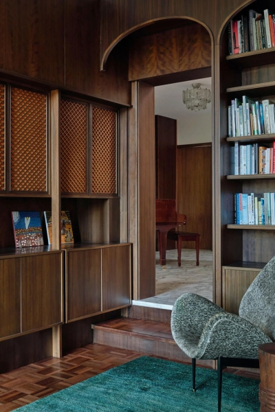 Дом в Мельбурне, где много дерева и цветного мрамора