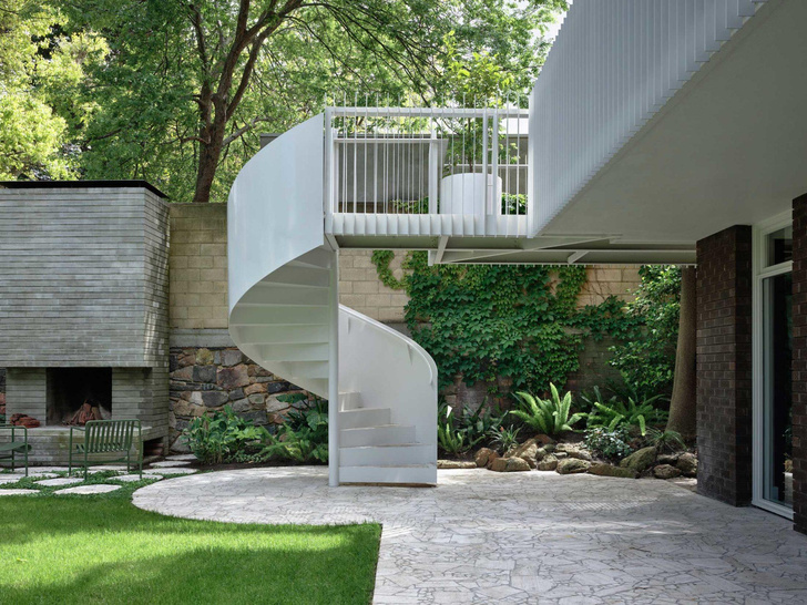 Дом в Мельбурне, где много дерева и цветного мрамора