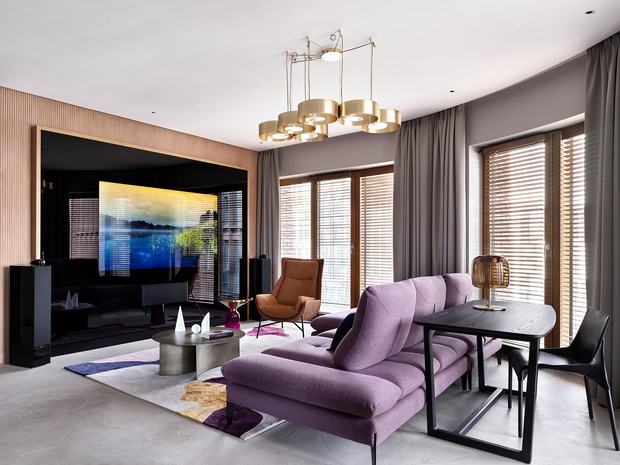 Квартира со скрытыми телевизорами и полами из микроцемента в Москве