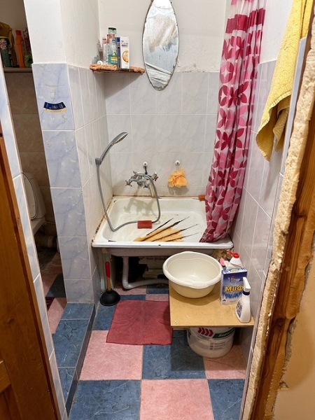 Невероятные до и после: 7 ванных комнат, где перекрасили плитку (и это выглядит круто)