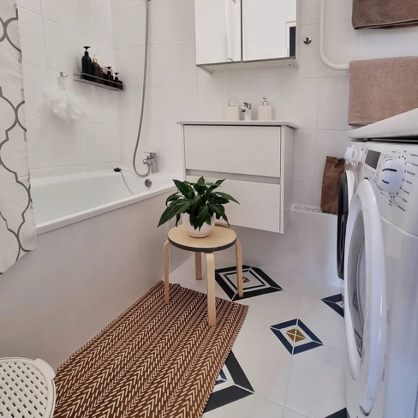 Невероятные до и после: 7 ванных комнат, где перекрасили плитку (и это выглядит круто)