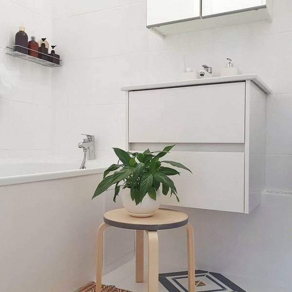 Невероятные до и после: 7 ванных комнат, где перекрасили плитку (и это выглядит круто)