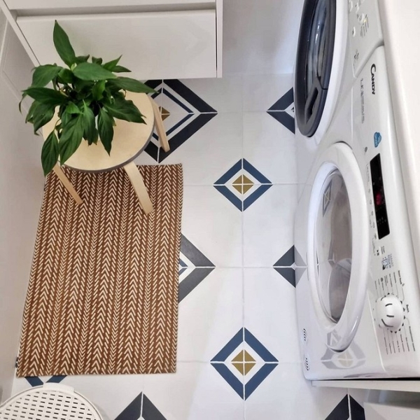 Невероятные до и после: 7 ванных комнат, где перекрасили плитку (и это выглядит круто)