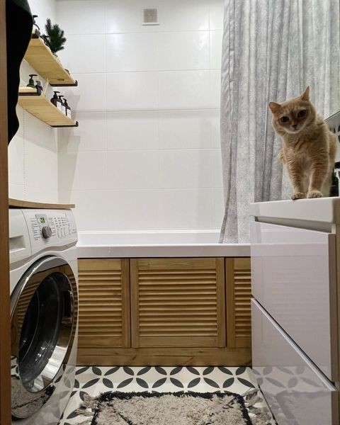 Невероятные до и после: 7 ванных комнат, где перекрасили плитку (и это выглядит круто)