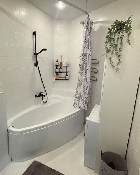 Невероятные до и после: 7 ванных комнат, где перекрасили плитку (и это выглядит круто)