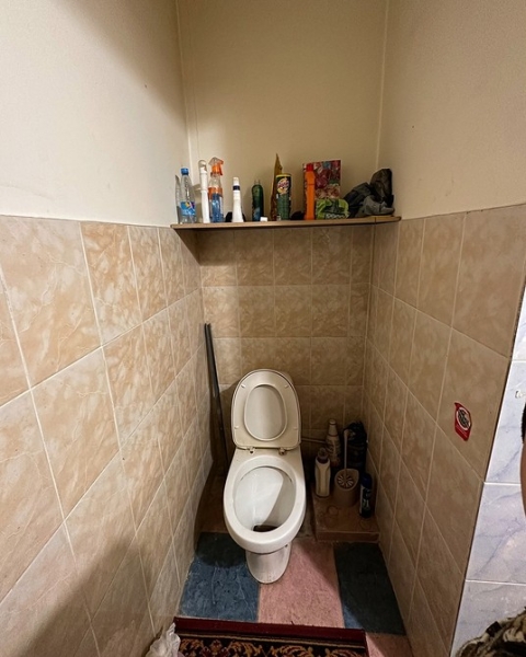 Невероятные до и после: 7 ванных комнат, где перекрасили плитку (и это выглядит круто)