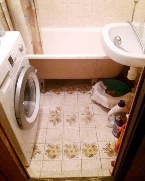 Невероятные до и после: 7 ванных комнат, где перекрасили плитку (и это выглядит круто)