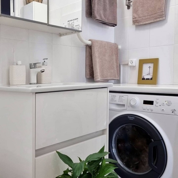 Невероятные до и после: 7 ванных комнат, где перекрасили плитку (и это выглядит круто)