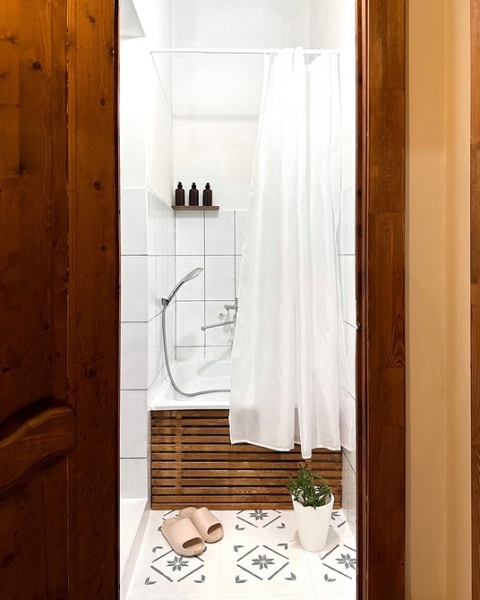 Невероятные до и после: 7 ванных комнат, где перекрасили плитку (и это выглядит круто)