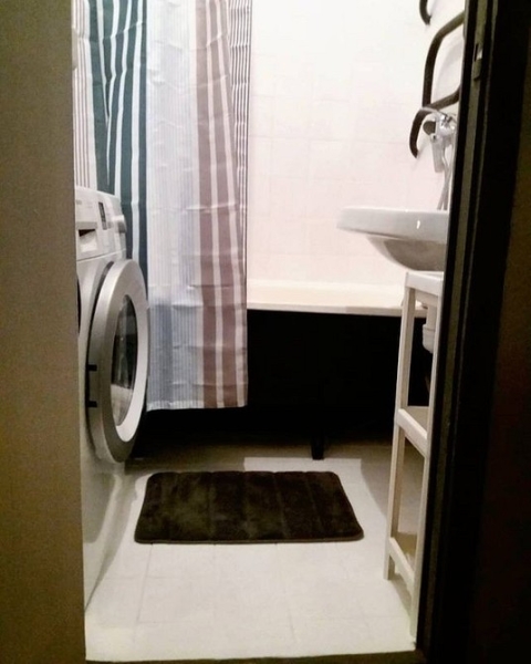 Невероятные до и после: 7 ванных комнат, где перекрасили плитку (и это выглядит круто)