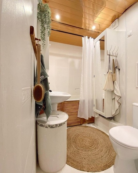 Невероятные до и после: 7 ванных комнат, где перекрасили плитку (и это выглядит круто)