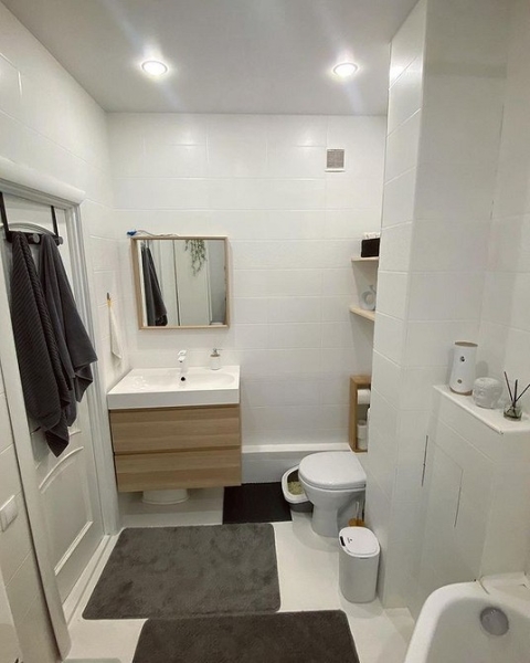 Невероятные до и после: 7 ванных комнат, где перекрасили плитку (и это выглядит круто)