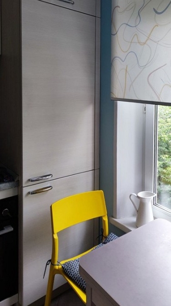 Спросили дизайнеров: 7 любимых способов оформить окно на кухне шторами