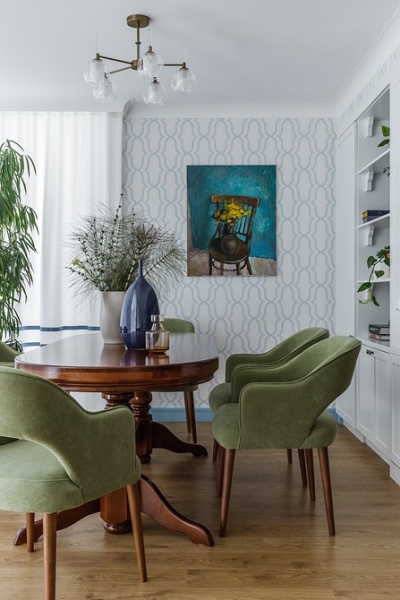 Спросили дизайнеров: 7 любимых способов оформить окно на кухне шторами