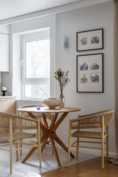 Спросили дизайнеров: 7 любимых способов оформить окно на кухне шторами