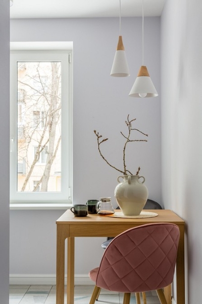 Спросили дизайнеров: 7 любимых способов оформить окно на кухне шторами