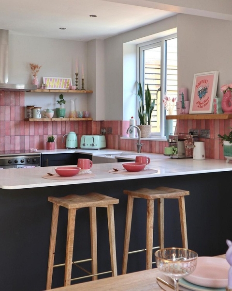 Вот это да! 10 неожиданных идей с плиткой в интерьере кухни