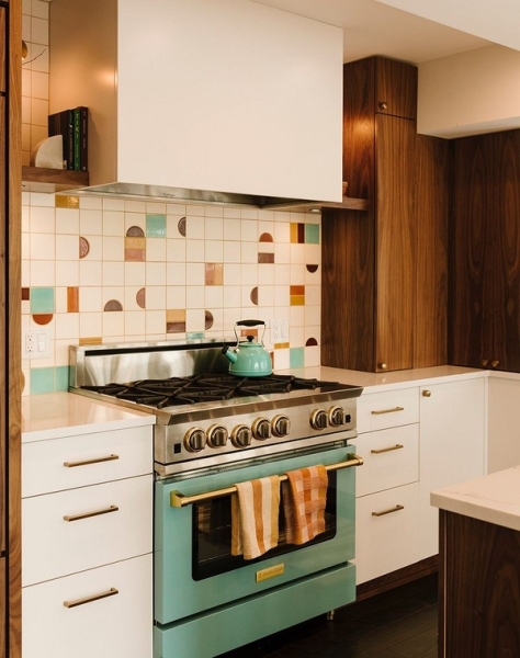 Вот это да! 10 неожиданных идей с плиткой в интерьере кухни