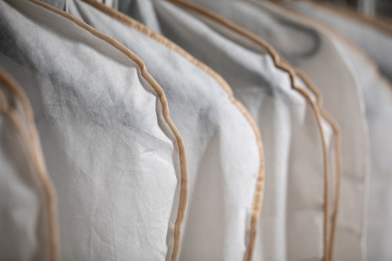 
                                7 ошибок в хранении одежды, которые портят ее                            