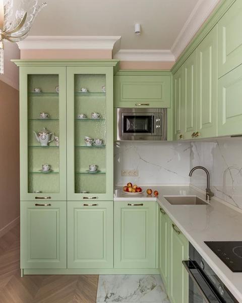 8 практичных идей для хранения на кухне из проектов дизайнеров