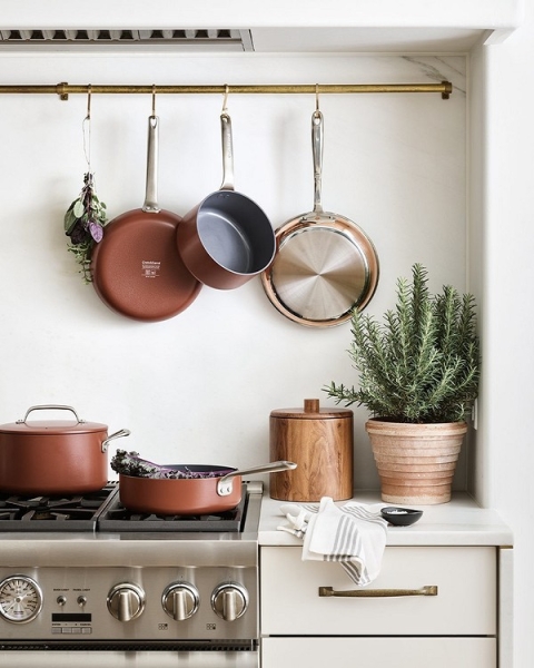 8 удачных и доступных примеров хранения сковородок (никакого беспорядка)
