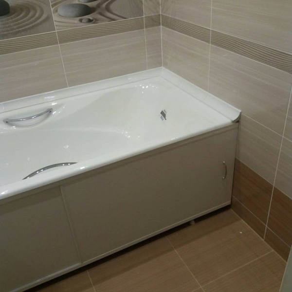 
                                Чем заделать щель между ванной и стеной: 10 практичных и декоративных способов                            