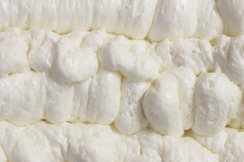 
                                Чем заделать щель между ванной и стеной: 10 практичных и декоративных способов                            