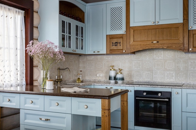 Дом в «Волжском Голливуде»: дерево, камень, романтизм и легкий шик