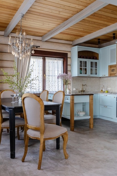 Дом в «Волжском Голливуде»: дерево, камень, романтизм и легкий шик