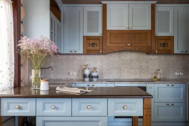 Дом в «Волжском Голливуде»: дерево, камень, романтизм и легкий шик