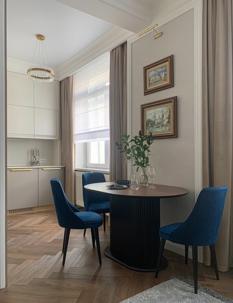 
                                Дух эпохи: советское ар-деко в маленькой квартире в сталинке 1940 года                            