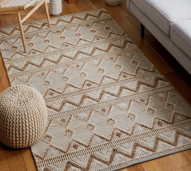 
                                Ковер в интерьере: критерии выбора и идеи для разных комнат (92 фото)                            