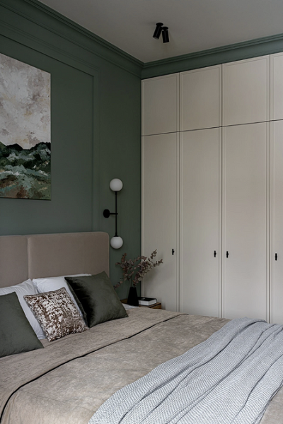 Куда поставить шкаф и комод в спальне? 5 функциональных примеров