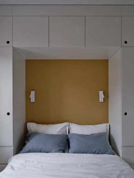 Куда поставить шкаф и комод в спальне? 5 функциональных примеров