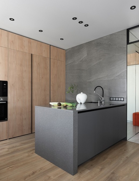 Кухня и кабинет в шкафу, двери для кота и много других классных идей! Квартира 66 кв. м для семьи