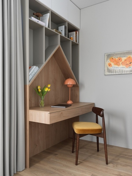 Кухня и кабинет в шкафу, двери для кота и много других классных идей! Квартира 66 кв. м для семьи