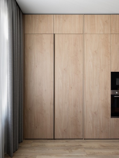 Кухня и кабинет в шкафу, двери для кота и много других классных идей! Квартира 66 кв. м для семьи