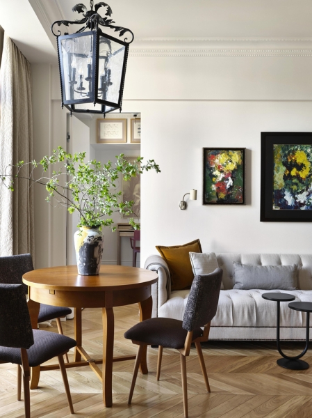 Квартира 60 м² в сталинке с винтажом и современным искусством