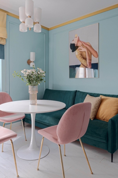 
                                Однушка с Барби-ванной: квартира 35 кв. м в ярких цветах                            