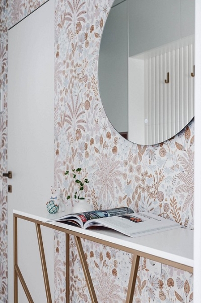 
                                Однушка с Барби-ванной: квартира 35 кв. м в ярких цветах                            