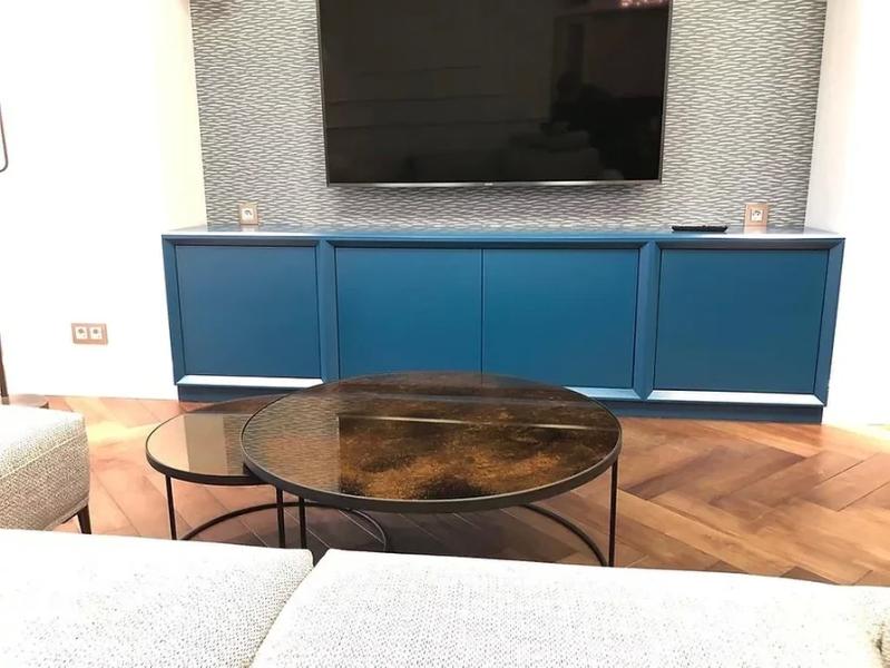 
                                Шкаф под телевизор в зал: тренды, виды, советы по выбору и 78 фото разных моделей                            