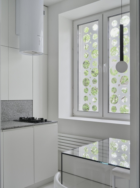 Светлая квартира с зеркальным кубом в Москве