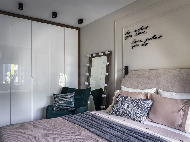 Зеркало в спальне: за и против, разновидности, варианты размещения (73 фото)