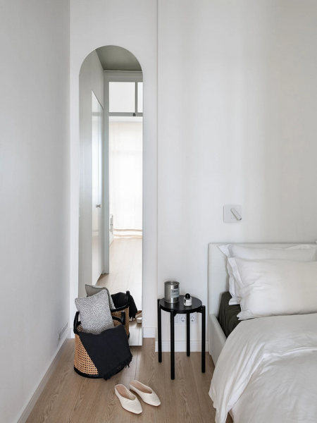 Зеркало в спальне: за и против, разновидности, варианты размещения (73 фото)