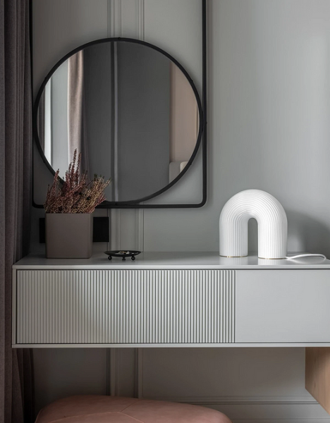 Зеркало в спальне: за и против, разновидности, варианты размещения (73 фото)